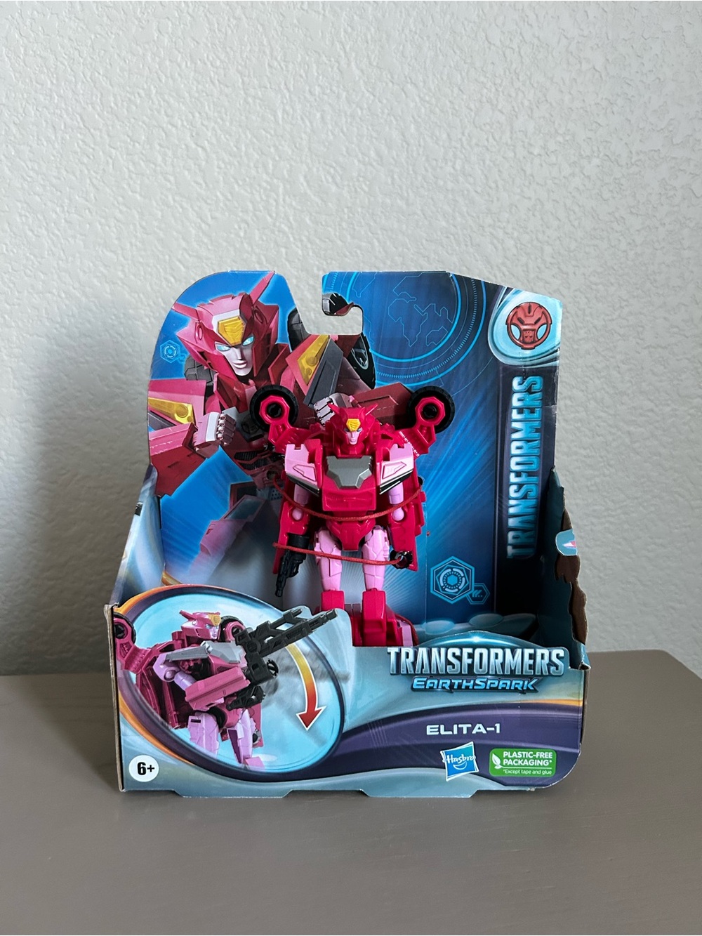 Hasbro Transformers EarthSpark Elita-1 Pink and Magenta Figure